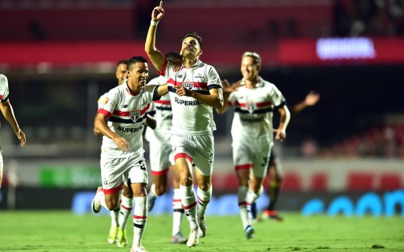 São Paulo Vence o Água Santa por 3 a 0 e Mantém Invencibilidade no Paulista